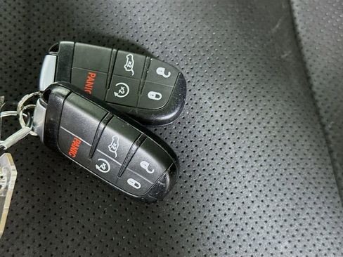 Used 2019 Jeep Grand Cherokee Altitude AWD/4WD image 34