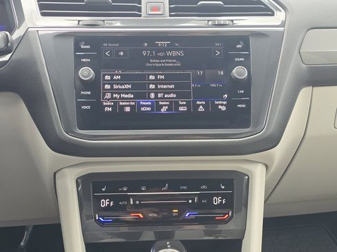 Certified 2023 Volkswagen Tiguan SE R-Line AWD/4WD image 26