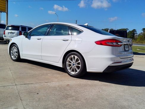 Used 2019 Ford Fusion SE FWD image 4