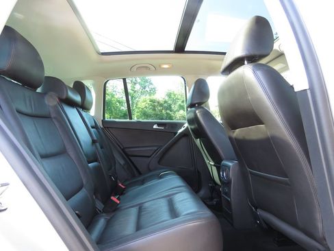 Used 2017 Volkswagen Tiguan Sport AWD/4WD image 16