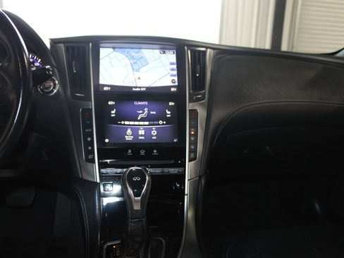 Used 2019 INFINITI Q60 3.0t Luxe w/ Essential Package image 17