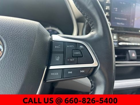 Used 2022 Toyota Highlander XLE AWD/4WD image 19
