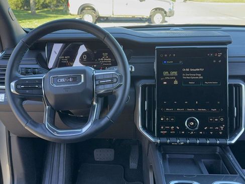 Used 2025 GMC Acadia Elevation image 11