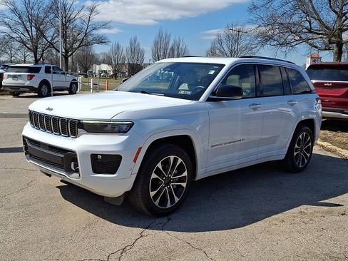 Used 2022 Jeep Grand Cherokee Overland image 3