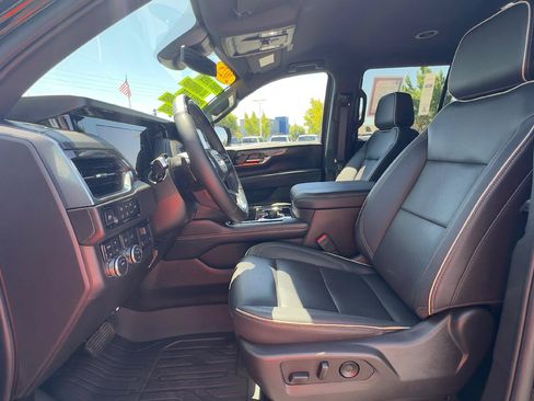 Used 2025 GMC Yukon Elevation AWD/4WD image 15