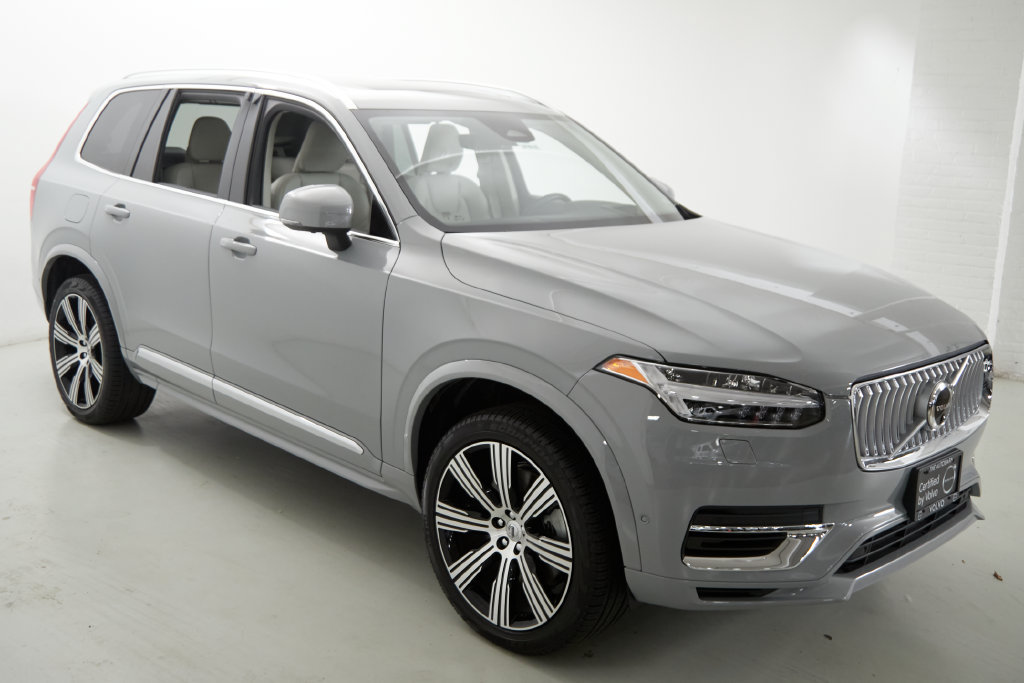 Certified 2025 Volvo XC90 T8 Ultra w/ Protection Package Premier AWD/4WD image 4