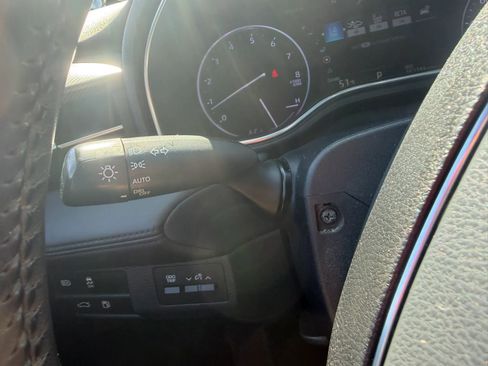 Used 2019 Toyota Avalon XSE w/ All Weather Liner Package FWD image 16