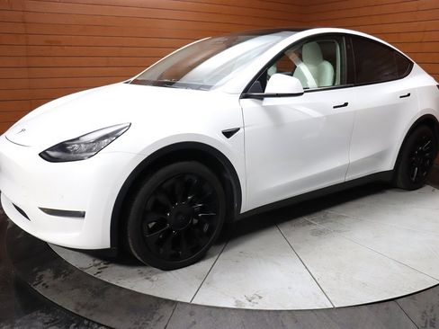 Used 2023 Tesla Model Y Long Range image 20