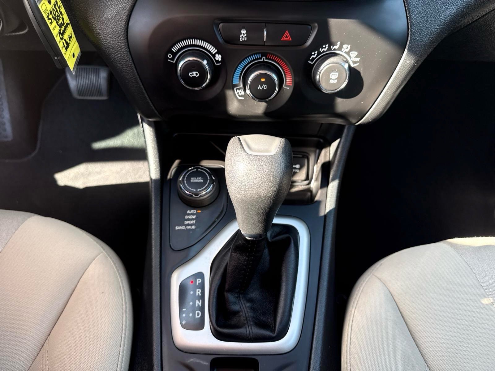 Used 2016 Jeep Cherokee Sport AWD/4WD image 19