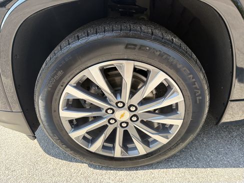 Used 2023 Chevrolet Traverse Premier FWD image 12