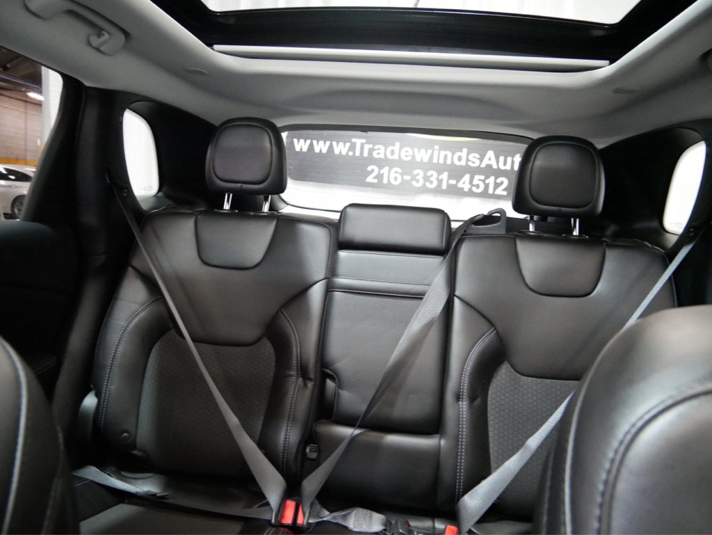 Used 2019 Jeep Cherokee Latitude Plus w/ Comfort/Convenience Group AWD/4WD image 22