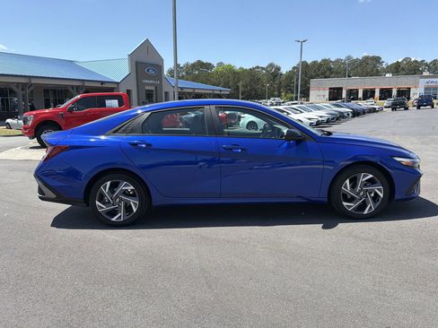 Used 2025 Hyundai Elantra Sport FWD image 27