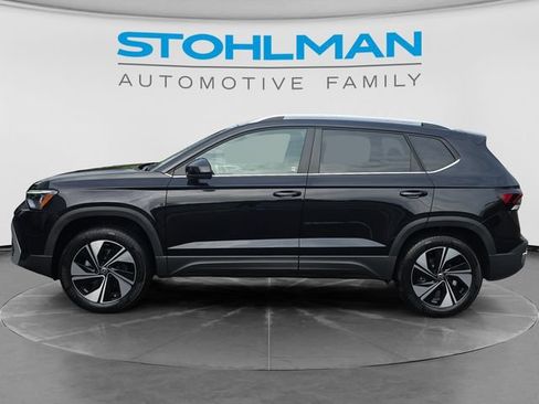 Used 2026 Volkswagen Taos SE AWD/4WD image 8