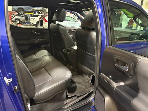 Used 2022 Toyota Tacoma TRD Off-Road w/ TRD Premium Off Road Package image 20