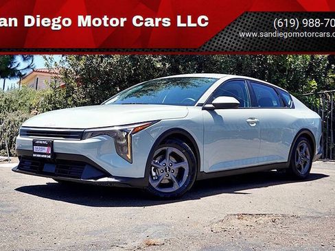 Used 2025 Kia K4 FWD image 1