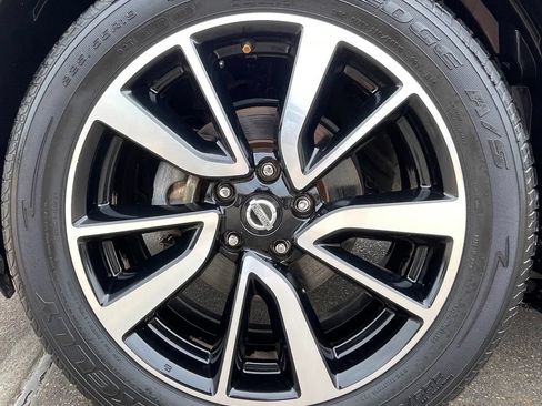 Used 2017 Nissan Rogue SL w/ SL Premium Package FWD image 13