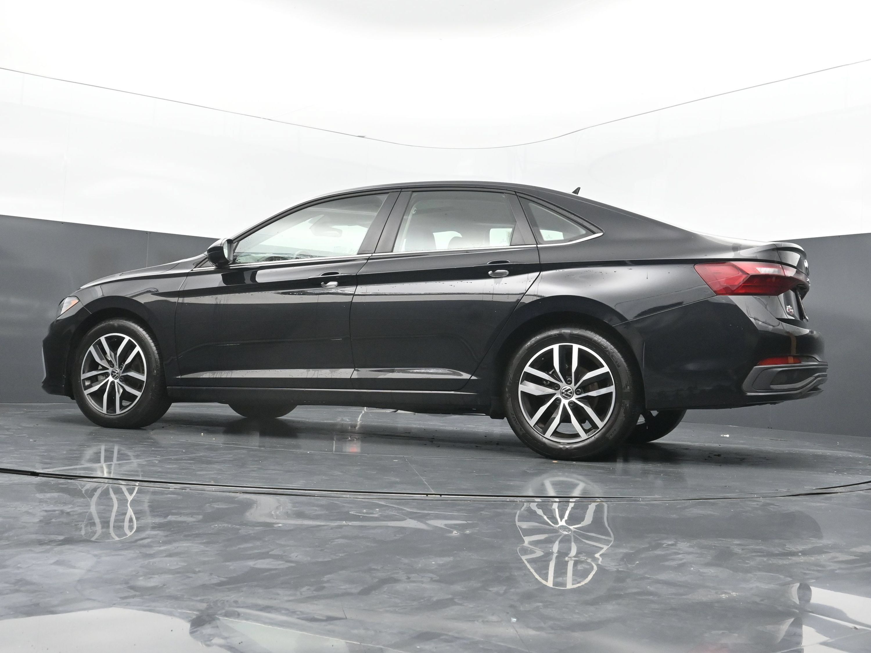 Used 2026 Volkswagen Jetta SE FWD image 36