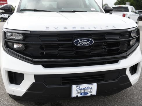 New 2026 Ford Expedition Active RWD image 6