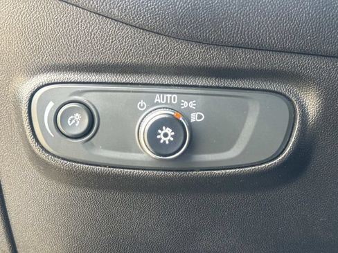 Used 2021 Chevrolet Equinox LS FWD image 26