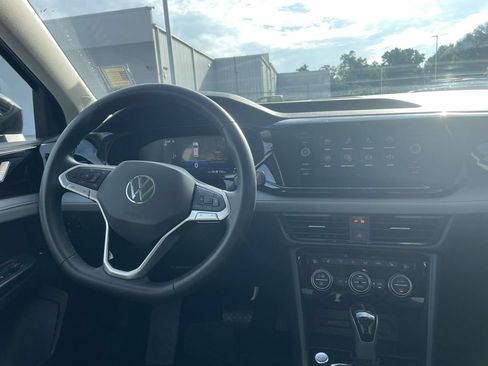Certified 2024 Volkswagen Taos SE AWD/4WD image 17