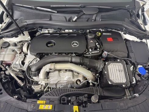 Used 2025 Mercedes-Benz GLA 250 4MATIC image 8