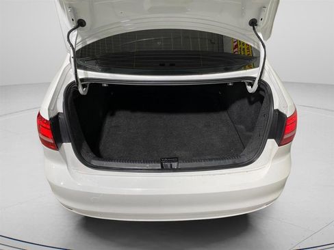 Used 2015 Volkswagen Jetta SE image 9