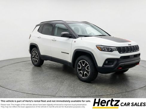 Used 2025 Jeep Compass Trailhawk image 1