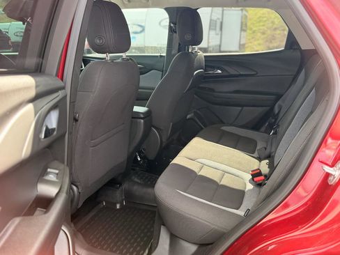 Used 2025 Chevrolet TrailBlazer LT w/ LT Cold Weather Package image 12
