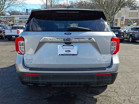 Used 2023 Ford Explorer XLT image 5