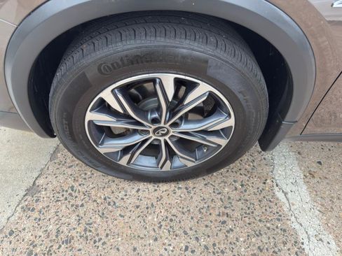 Used 2018 INFINITI QX30 Premium w/ Navigation Package image 24