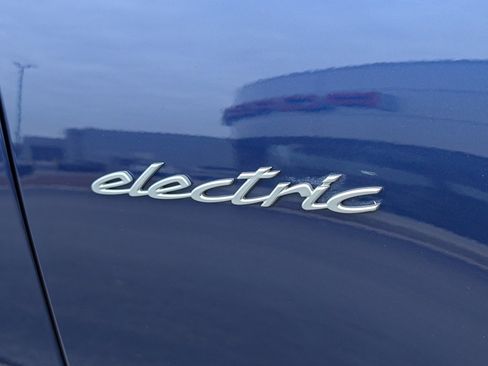 Certified 2024 Porsche Macan 4 Electric image 35