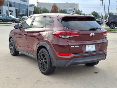 Used 2017 Hyundai Tucson SE FWD image 2