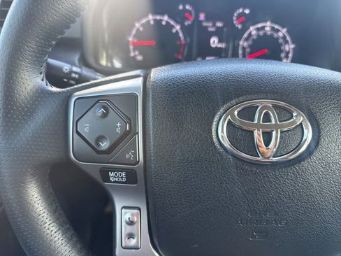 Used 2022 Toyota 4Runner SR5 Premium w/ Moonroof Package RWD image 17