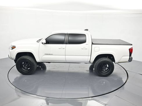 Used 2021 Toyota Tacoma SR5 AWD/4WD image 36