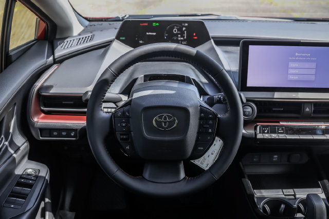 New 2026 Toyota Prius Plug-In Hybrid FWD image 12