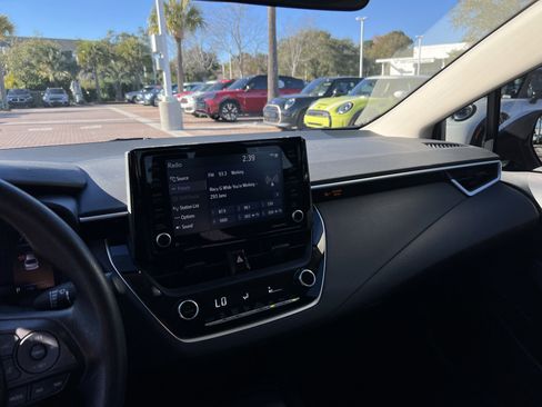 Used 2022 Toyota Corolla LE image 28