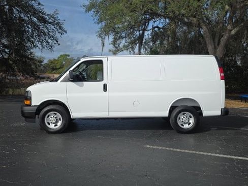 Used 2025 Chevrolet Express 2500 w/ Driver Convenience Package RWD image 9