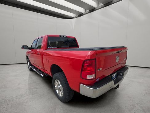 Used 2018 RAM 2500 SLT w/ Luxury Group AWD/4WD image 3