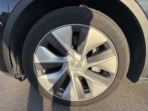 Used 2023 Tesla Model Y Long Range image 21