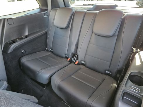 Certified 2025 Mercedes-Benz GLS 450 4MATIC image 31