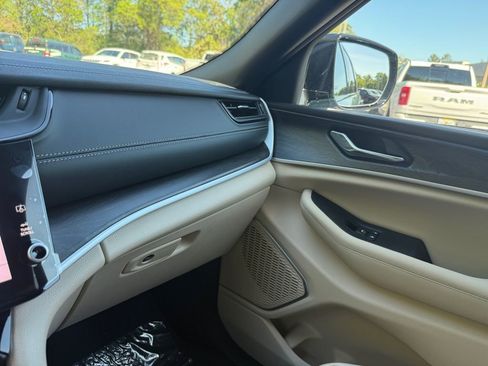 New 2026 Jeep Grand Cherokee Limited RWD image 24
