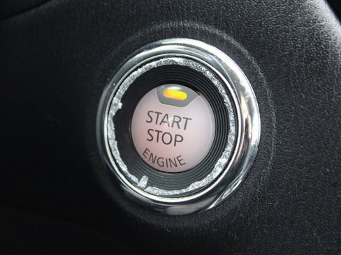 Used 2019 Nissan Pathfinder S image 30