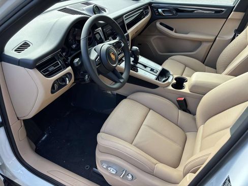 Used 2026 Porsche Macan AWD/4WD image 19