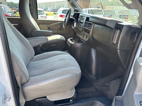 Used 2019 Chevrolet Express 3500 LT w/ LT Preferred Equipment Group RWD image 33