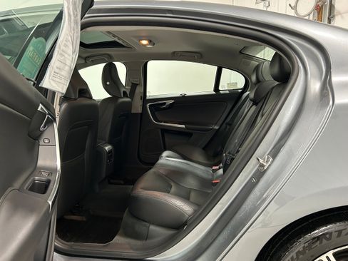Used 2018 Volvo S60 T5 Inscription Platinum w/ Climate Package AWD/4WD image 28