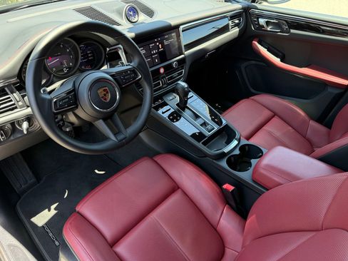 Used 2026 Porsche Macan AWD/4WD image 4