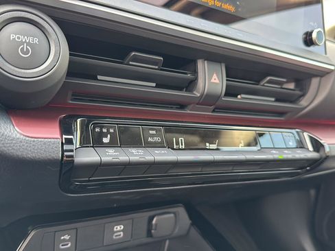 New 2025 Toyota Prius Plug-In Hybrid image 24