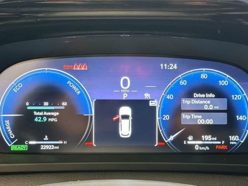 Certified 2025 Toyota Crown Signia AWD/4WD image 10