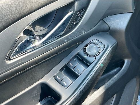 Used 2021 Chevrolet Traverse RS image 18