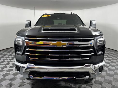 Used 2025 Chevrolet Silverado 2500 LTZ AWD/4WD image 2